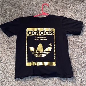 Black and gold t shirt